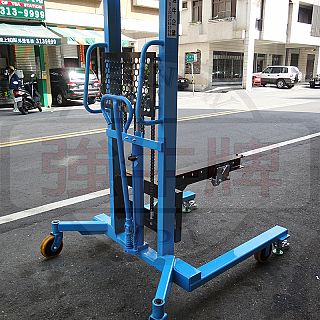 模具吊掛載具堆高機